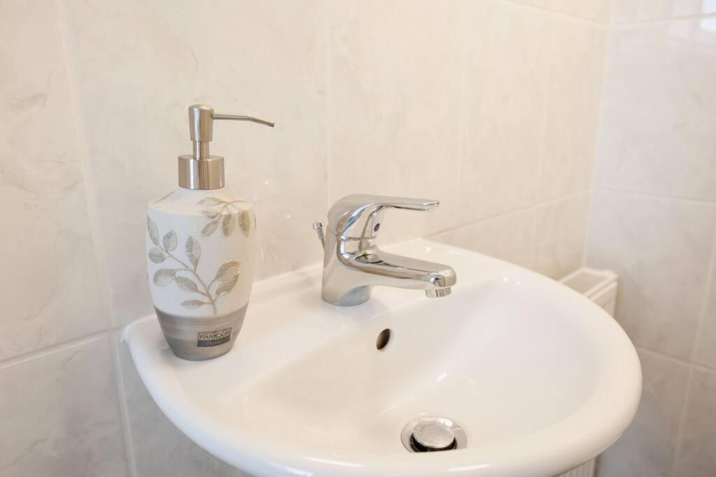 Scenic Rooftop Flat With Terrace Βιέννη Εξωτερικό φωτογραφία